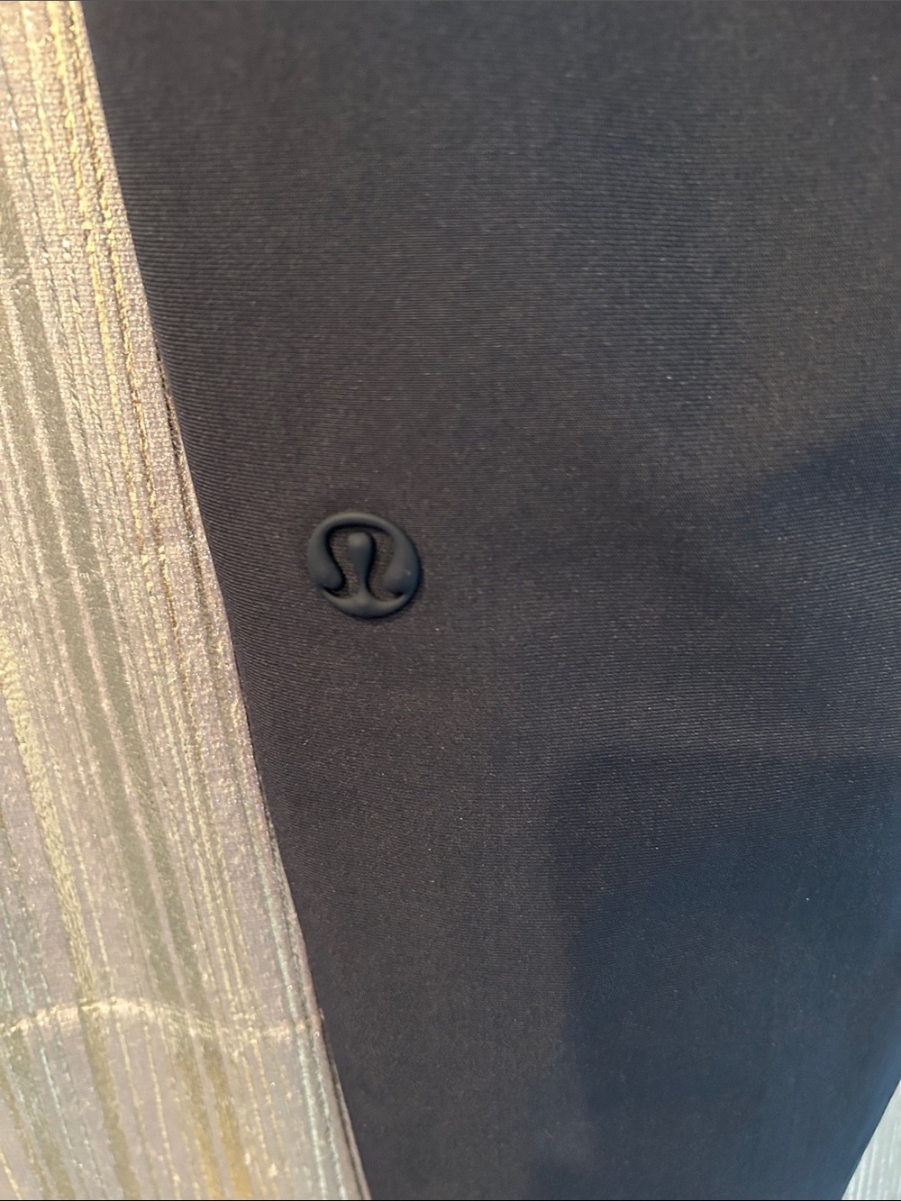 Lululemon Warpstreme Multi-Pocket Mid-Rise Cropped Pant 26”. Size 6 - Picture 4 of 4